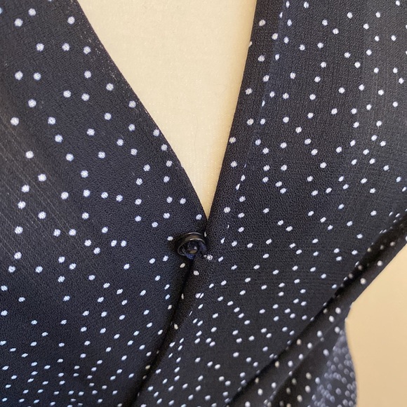 Adorable flowy jumpsuit with pockets! - Picture 3 of 9